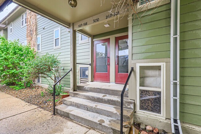 Building Photo - Clean, Modern 2 Bedroom in Central Boulder