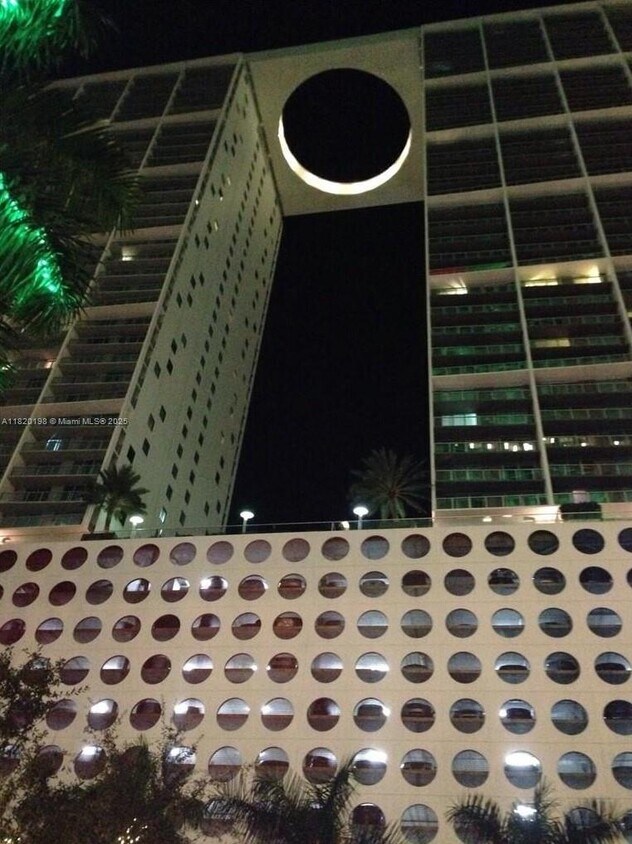Primary Photo - 500 Brickell Ave