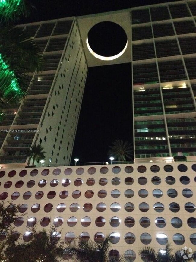 Building Photo - 500 Brickell Ave