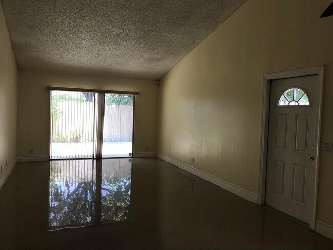 Foto del edificio - 1534 Royal Forest Ct