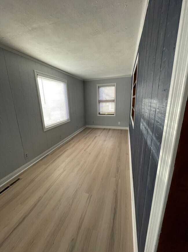 Building Photo - ? Newly Remodeled 2-Bedroom Apartment! ?