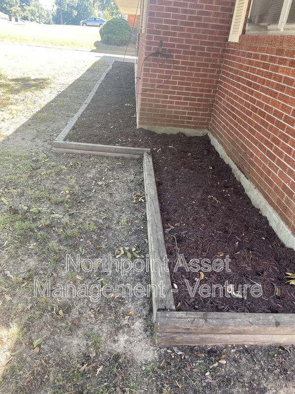 Foto del edificio - 3773 Claree Dr