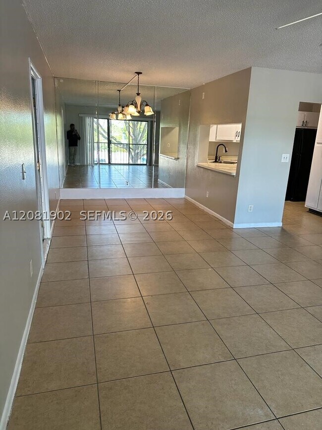 Building Photo - 8215 Sun Spring Cir