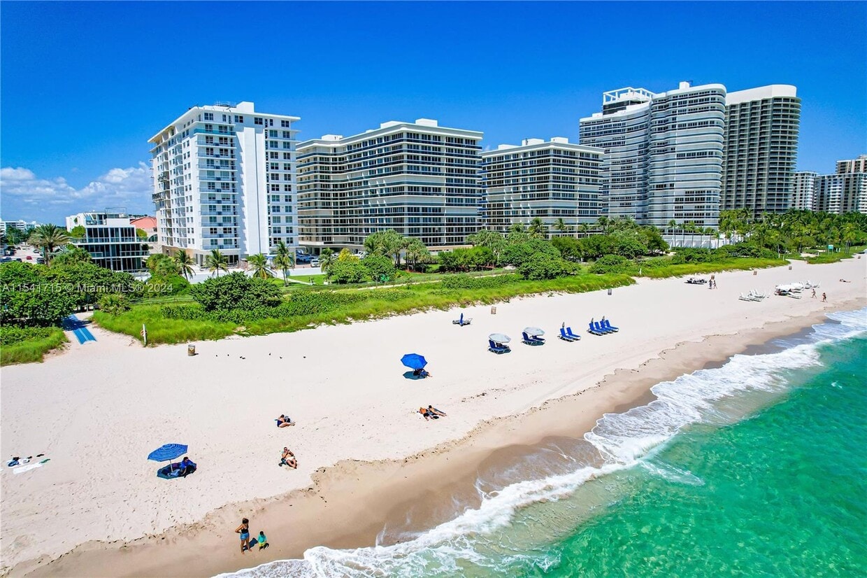 Primary Photo - 9511 Collins Ave