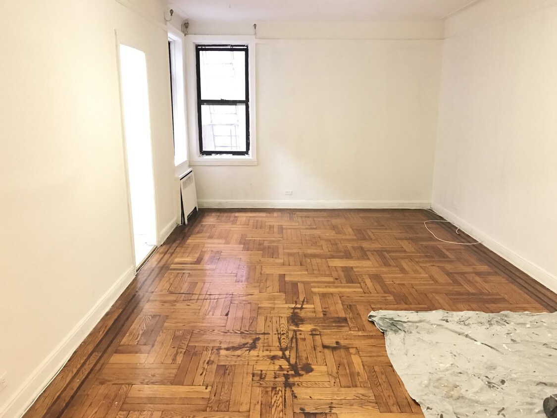 Primary Photo - 520 E 21st St