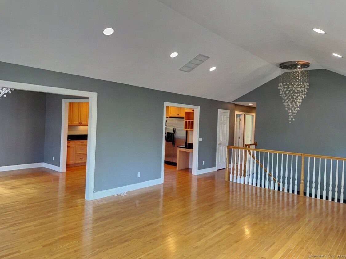 Foto principal - 675 High Ridge Rd