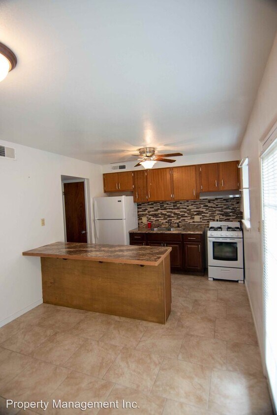 Primary Photo - 403 W 9th St