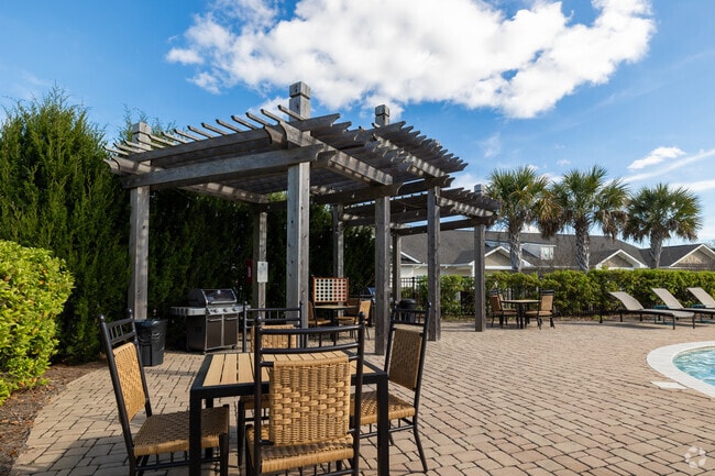 Pool Grill Area - Beacon Place