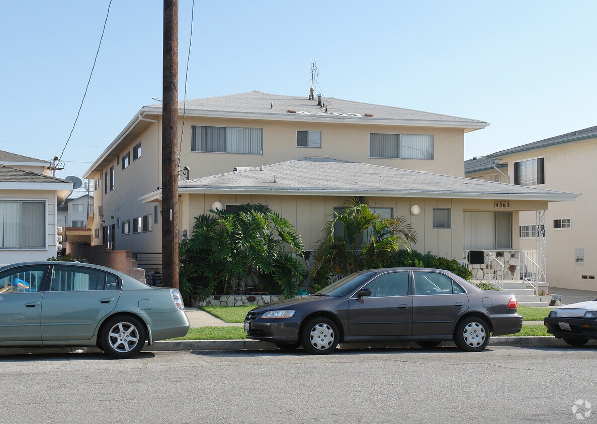 Foto del edificio - 4363 W 136th St