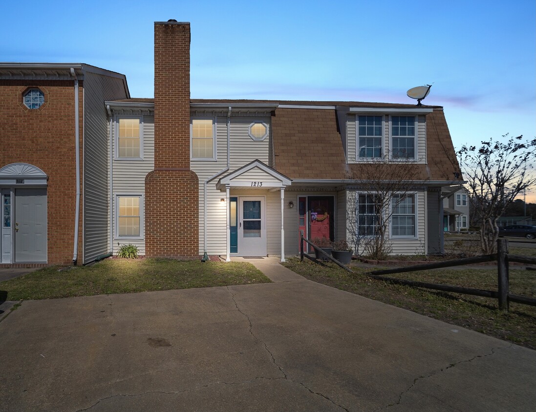 Primary Photo - 1213 Basswood Ct