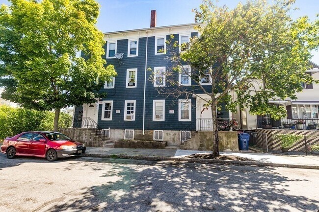 Foto del edificio - 8 Acushnet Ave