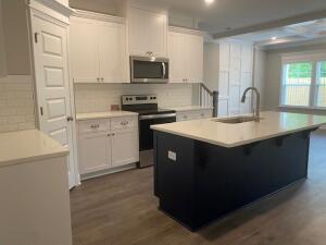 Building Photo - 1061 Linsmore Ave