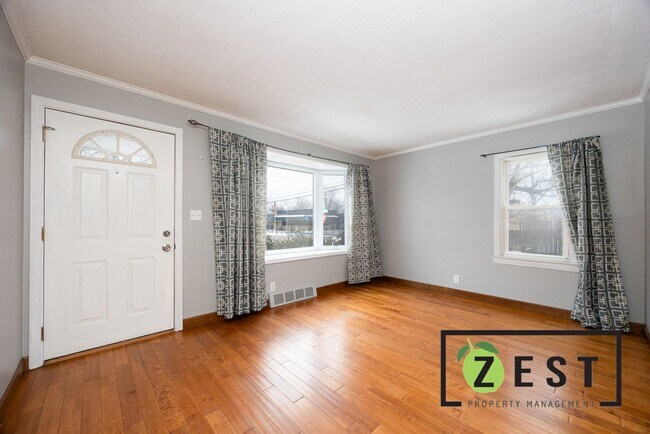 Foto del edificio - OPEN HOUSE 1/14! 2:45PM-3:15PM! Amazing 3 Bedroom 1 Bathroom - $1500