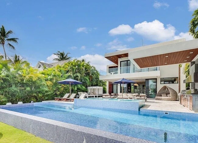 Foto del edificio - 321 E Dilido Dr