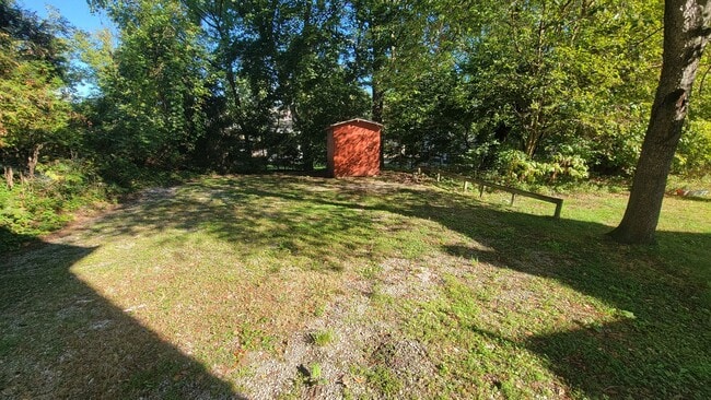 Building Photo - 421 E Thornton St