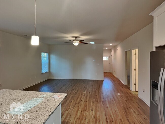 Building Photo - 201 S Skyland Dr