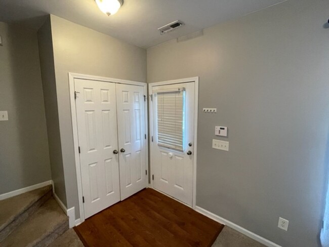 Foto del edificio - Available now in Long Lake, Raleigh!