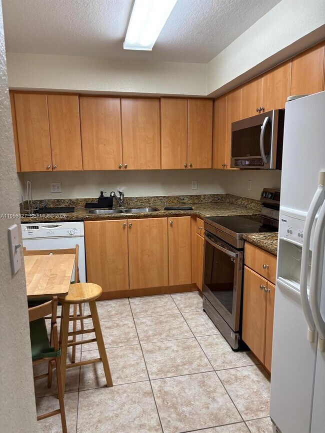 Foto del edificio - 8802 NW 109th Ct