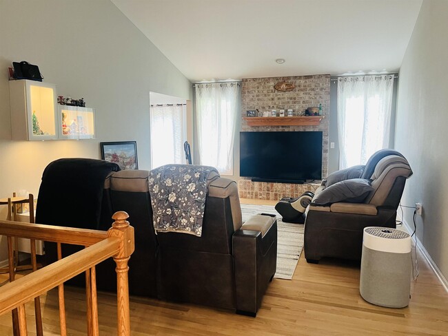 Building Photo - 1018 Ganser Dr