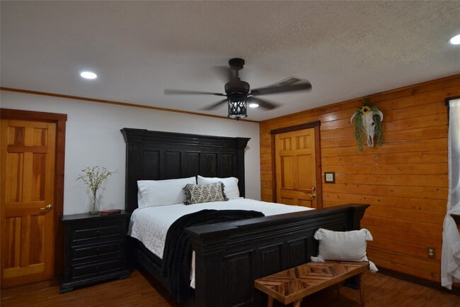 Building Photo - 2611 Primrose Dr