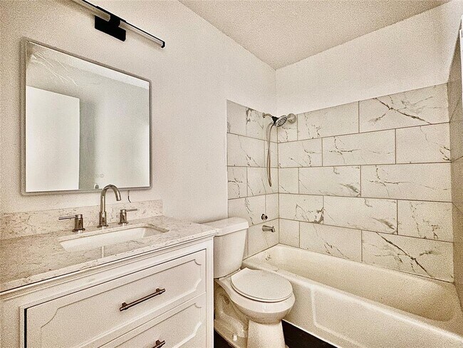 Building Photo - 1908 Hearthstone Dr