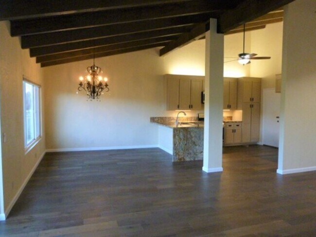 Building Photo - 4 br, 3 bath House - 1346 Miraflores Gln