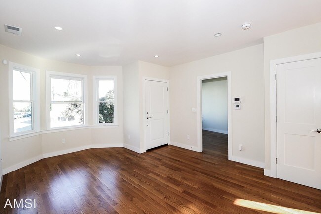Building Photo - 2 br, 2 bath Apartment - 906 Rhode Island