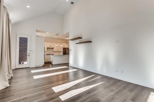 Foto del edificio - 9807 Romo St