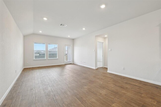 Building Photo - 528 Evergreen Sumac Lp