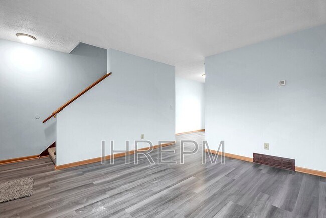 Foto del edificio - 1726 River Bend Rd