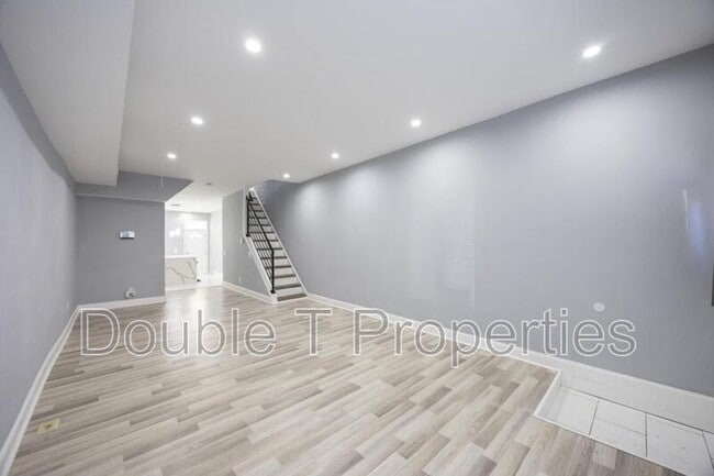 Building Photo - 10 N Ellwood Ave