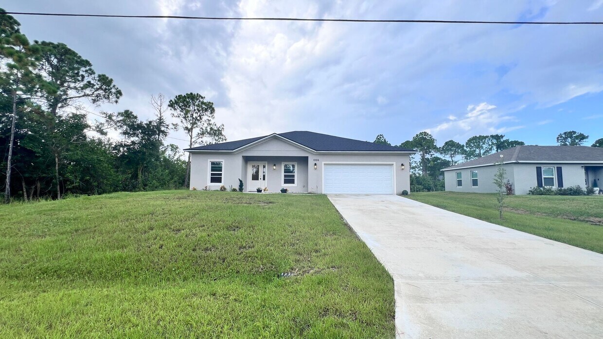 Primary Photo - WONDERFUL 4 BD/2BA Home in Beautiful Palm ...