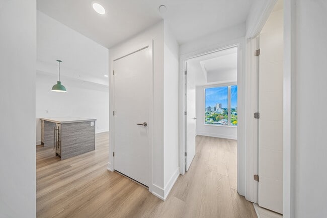 Photo du bâtiment - 484 Spadina Ave.