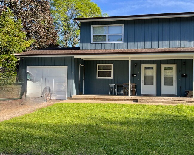 Foto del edificio - 3 Bedroom home with garage, laundry and fenced yard!