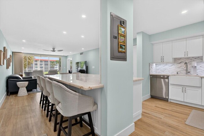 Foto del edificio - 3100 NE 48th Ct
