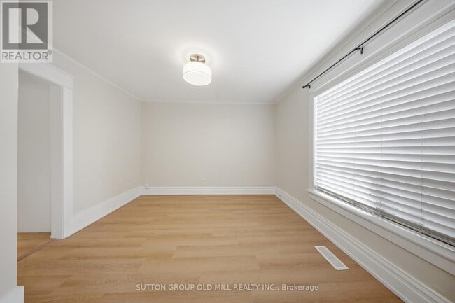 Building Photo - 212 Maria St