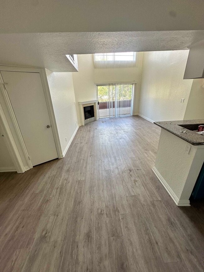 Interior Photo - MPK - The Premier on Moorpark