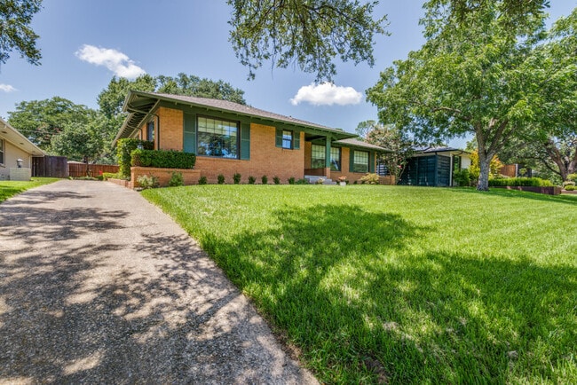 Building Photo - 4219 Briar Creek Ln