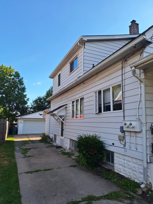 Building Photo - 37 Hawro Pl