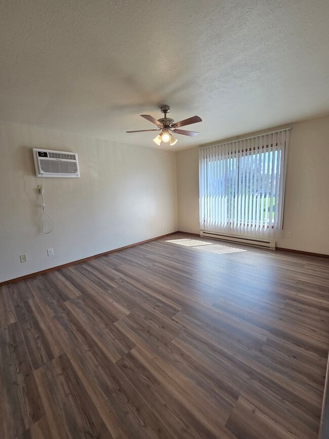 Building Photo - 6012 Boxwood Dr