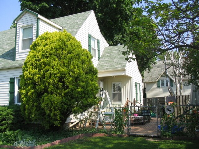 Building Photo - 707 E Locust St
