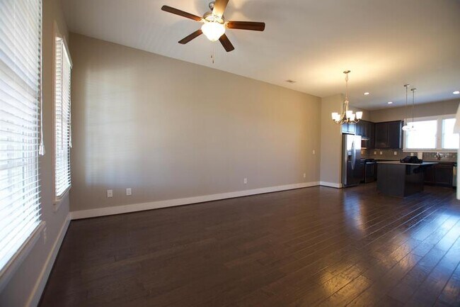 Foto del edificio - 254 Thomas Green Blvd
