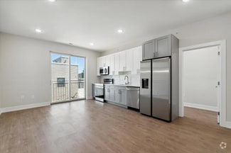 Building Photo - 723 N 35th St