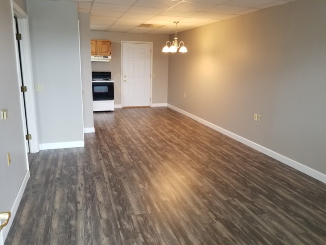LIVINGROOM VIEW#2 - 6712 Willow Pl