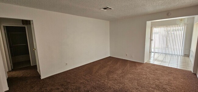 Foto del edificio - 3 Bedroom Single Story Townhome