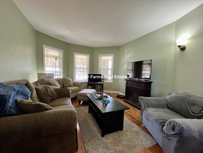 Building Photo - 43 Martin St