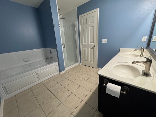 Building Photo - Bennington Home For Rent!