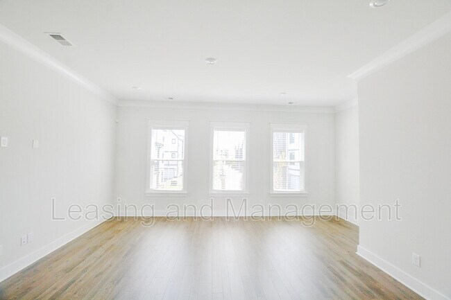 Building Photo - 1523 Hidalgo Dr