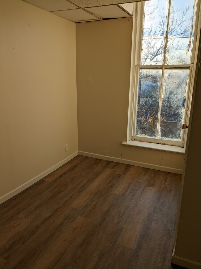 Bedroom - 737 E Sandusky St