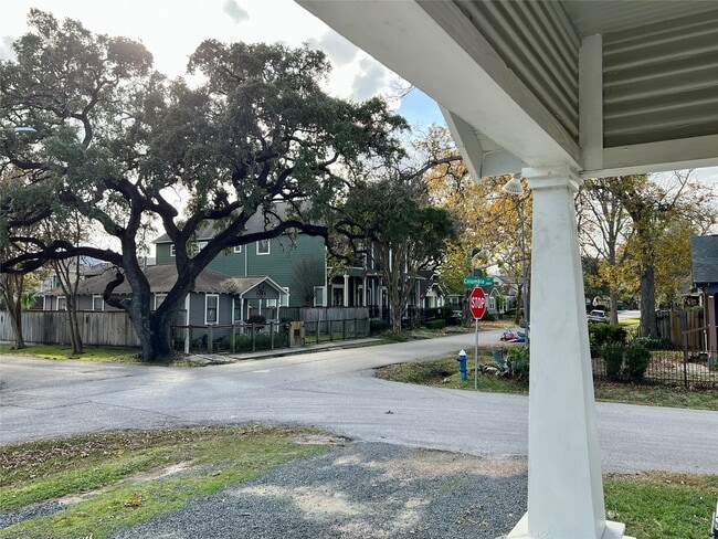 Building Photo - 501 E 28th St